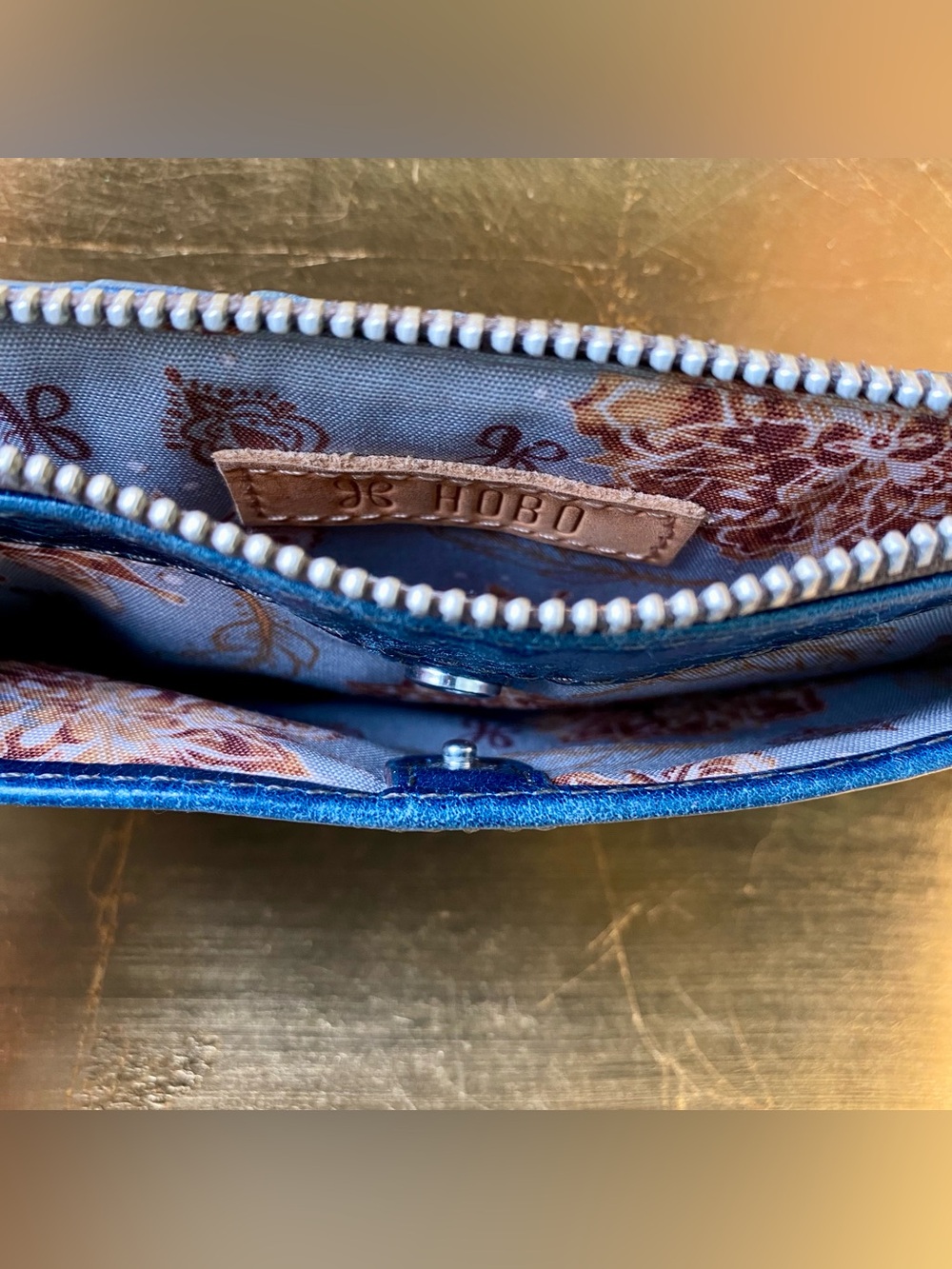 Hobo International LINN Slim Credit Card Wristlet Wallet. Blue Leather - Picture 4 of 13